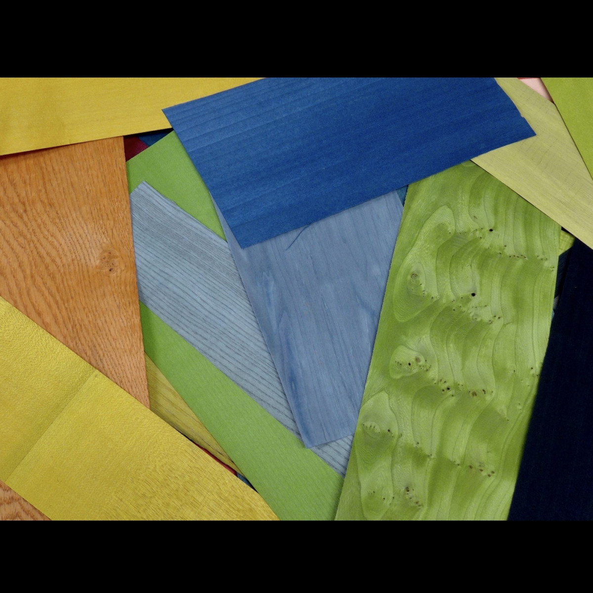 Lot de placages teints