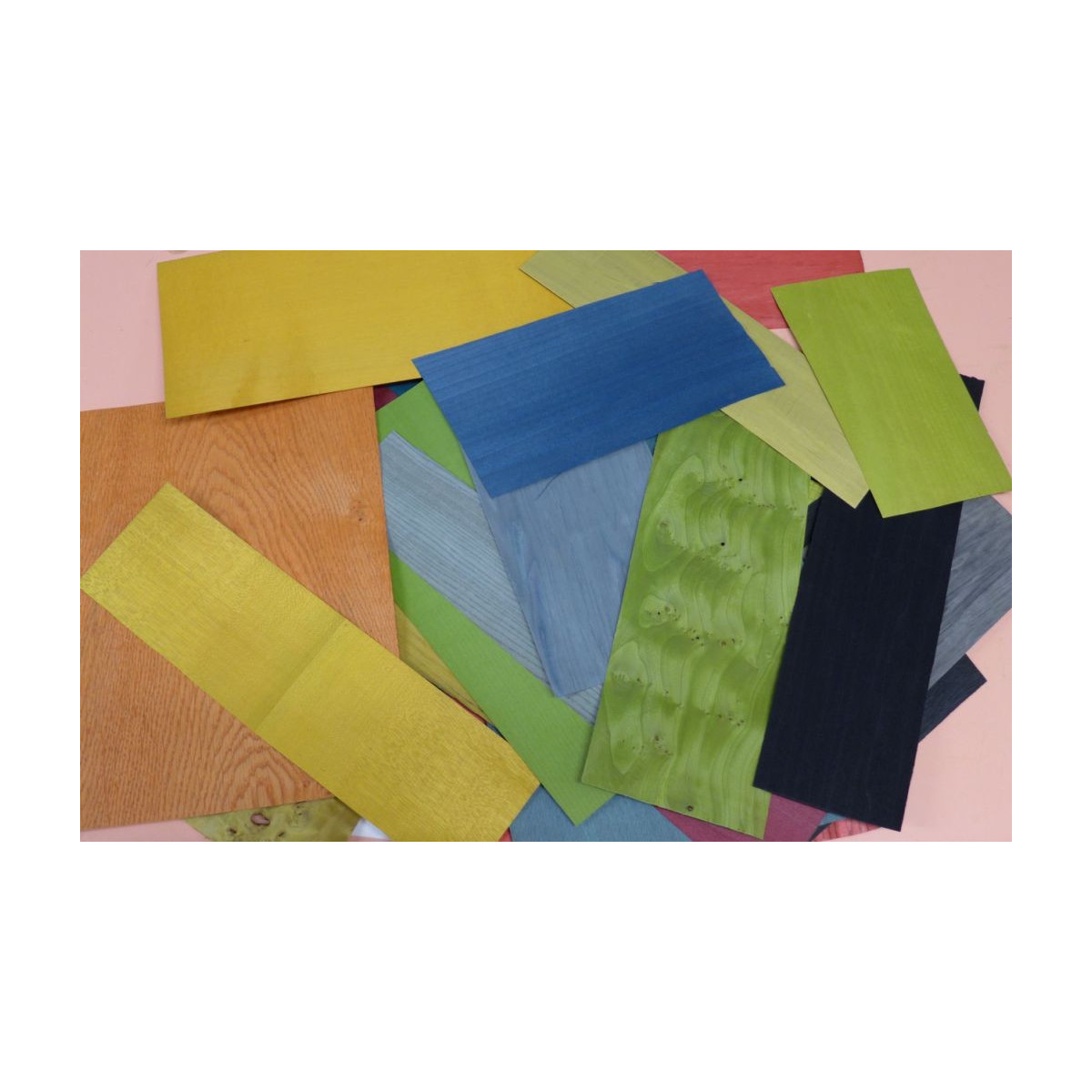 Lot de placages teints
